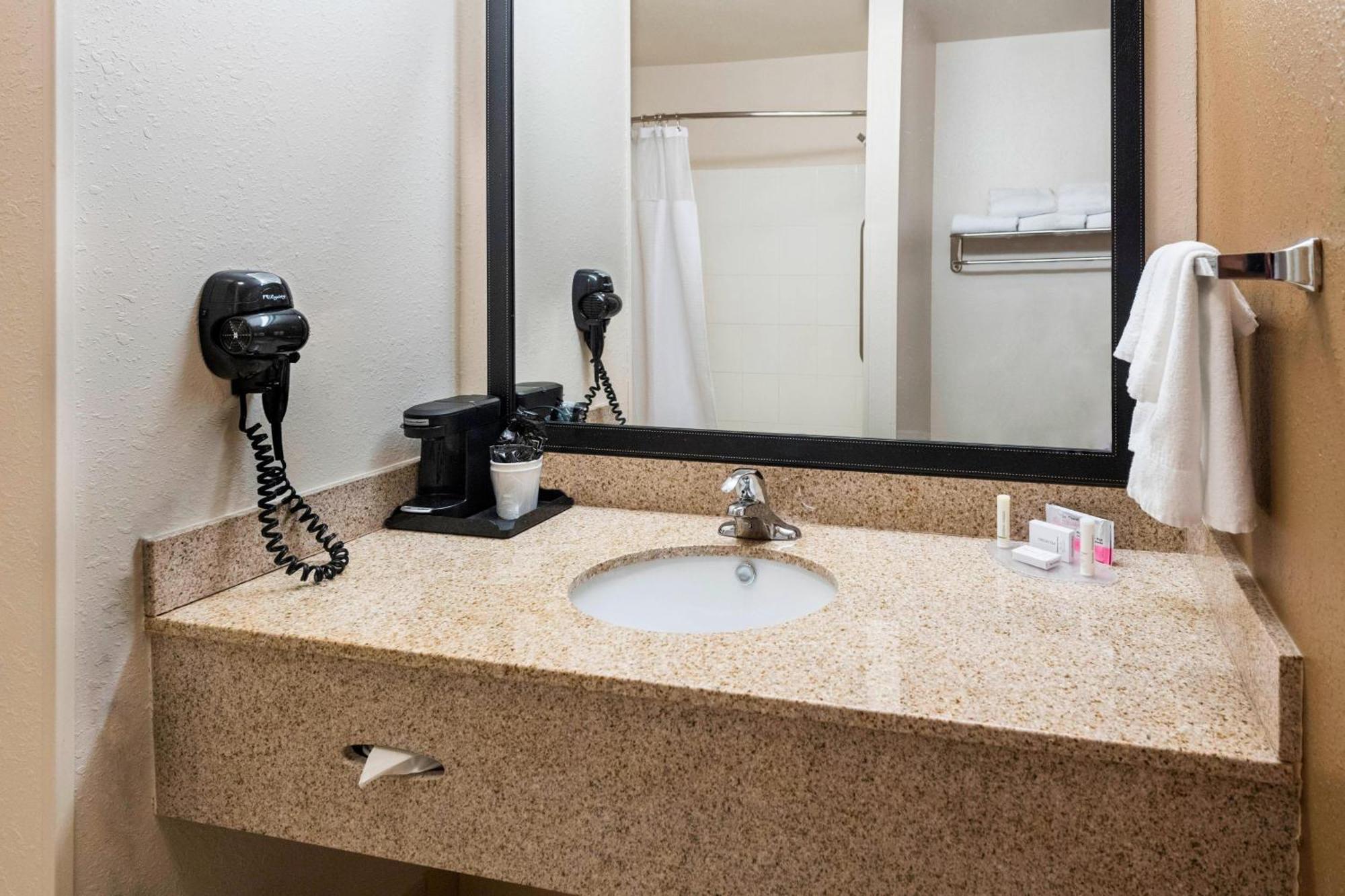 Fairfield Inn & Suites Marianna Bagian luar foto