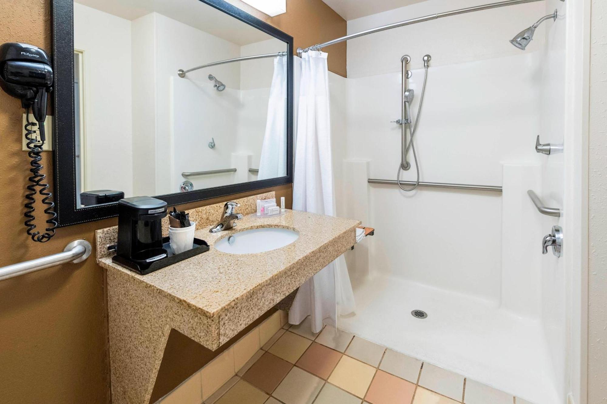 Fairfield Inn & Suites Marianna Bagian luar foto