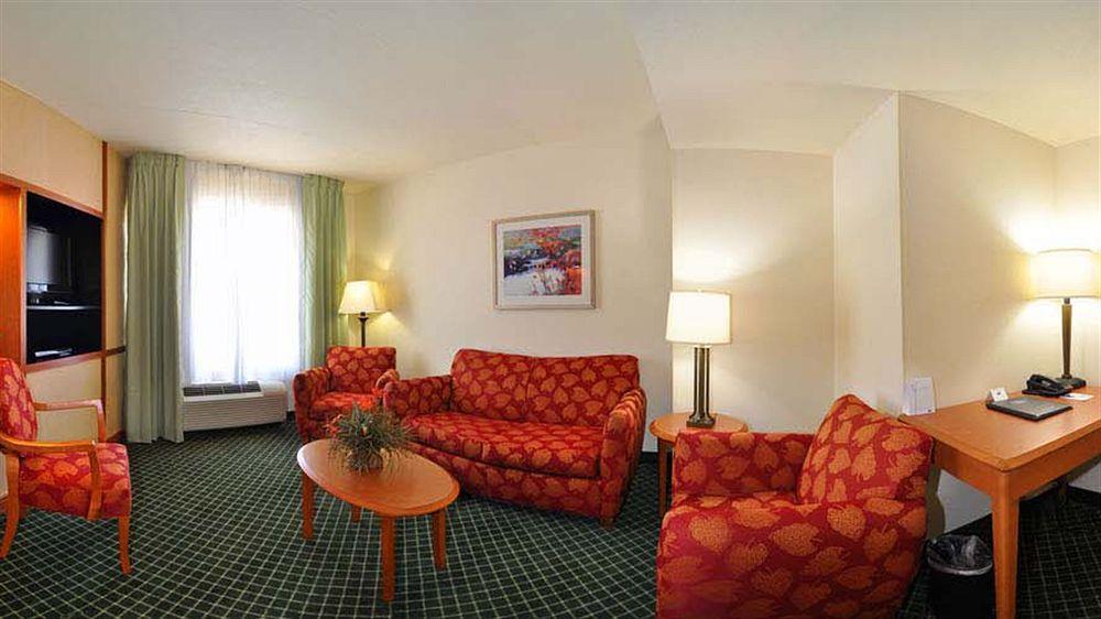 Fairfield Inn & Suites Marianna Bagian luar foto