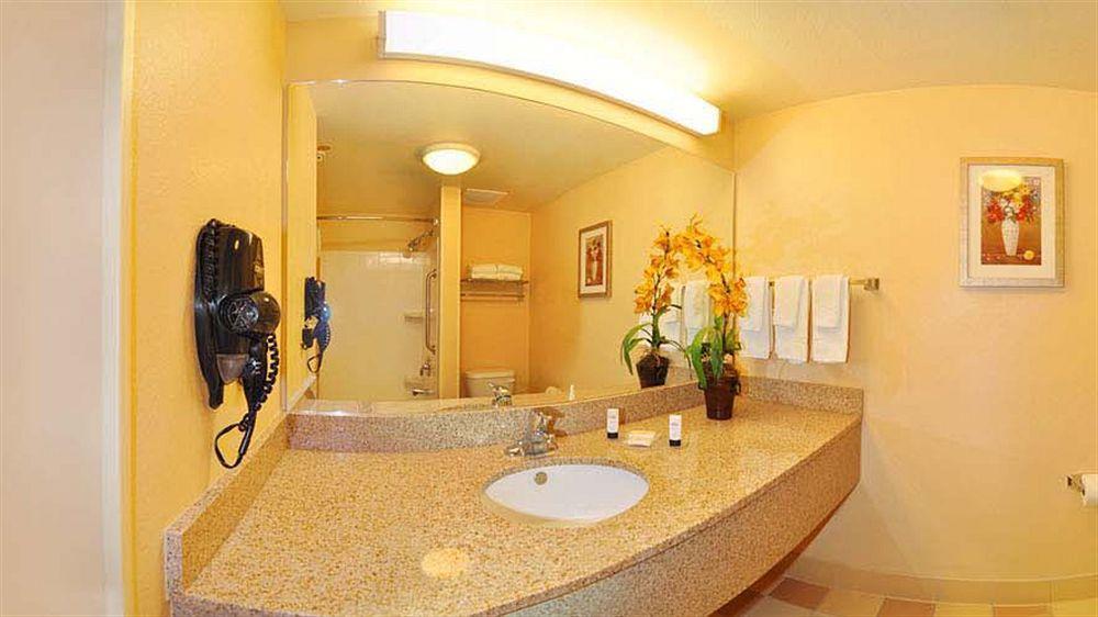 Fairfield Inn & Suites Marianna Bagian luar foto