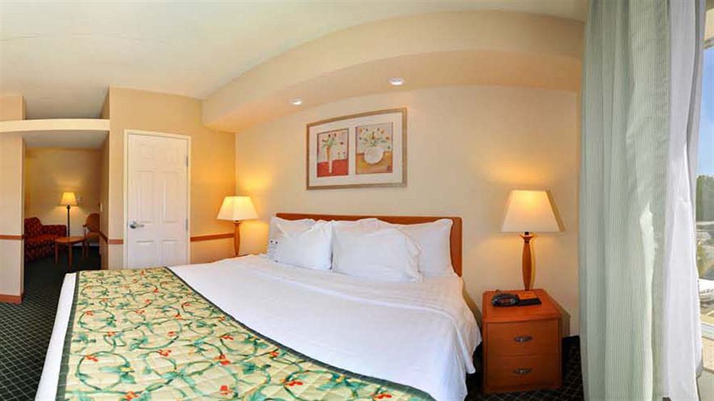 Fairfield Inn & Suites Marianna Bagian luar foto